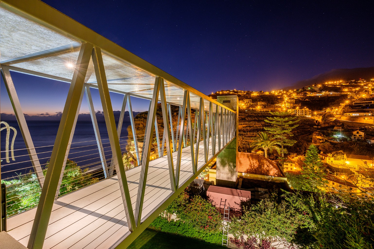 Madeira_0424_Hotel_evening-out-bridge_X-T2_10mm_f6,4_4,5s_ISO200-HDR_LR66_sRGB_web