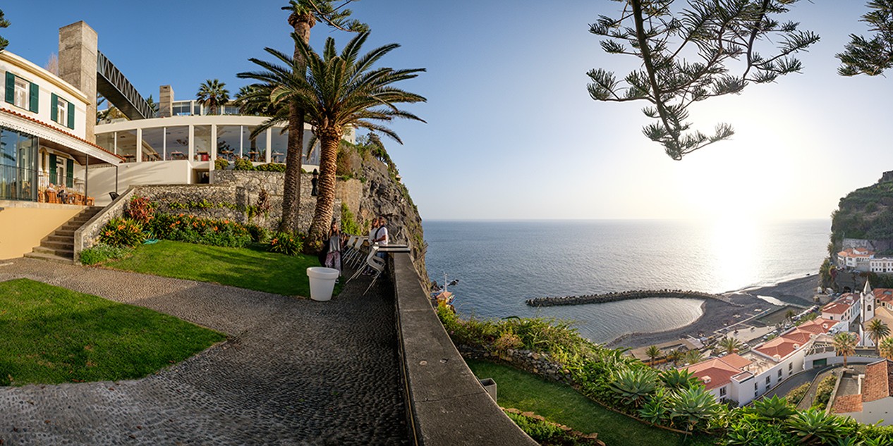 Madeira_1181_Pano_Hotel Bar Sundown_X-T2_10mm_f6,4_500s_ISO200-Pano_LR66_sRGB_web